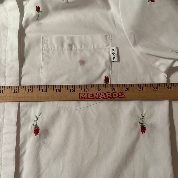 MixIt oversized white button down embroidered red hearts and roses side Medium - Picture 11 of 13